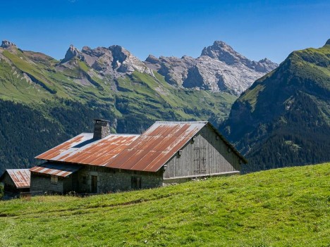 Chalets de La Cha face à la Pointe Percée