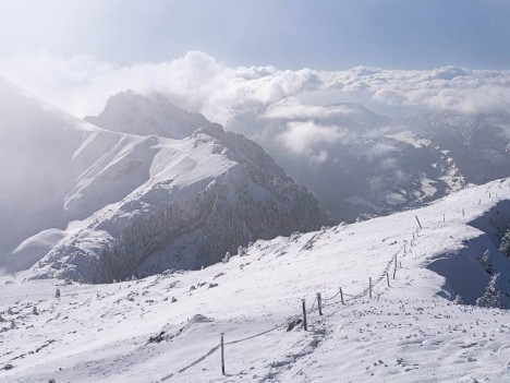 Les Rochers de la Bade derrière le Col du Colombier