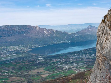 La Dent du Chat et le Lac du Bourget depuis a Croix du Nivolet