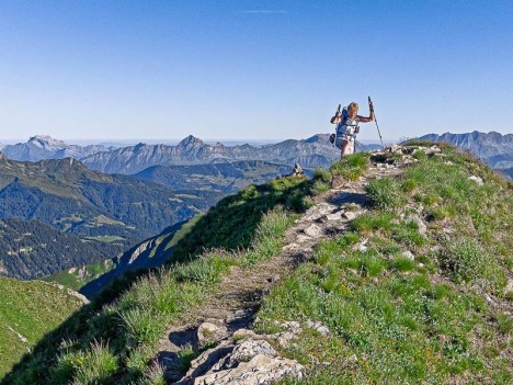 Depuis le sommet du Mont Coin, le Mont Charvin et la Tournette ferment le paysage