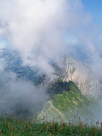 La Pointe de Nyon dans les nuages (Chablais)