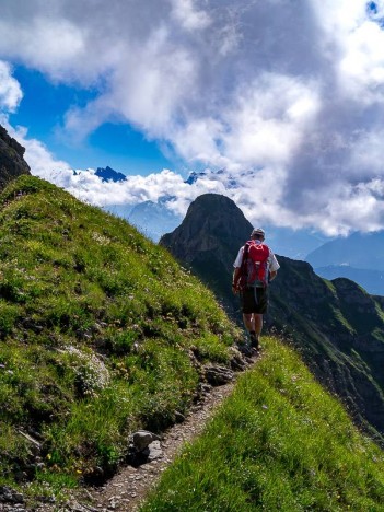 Jean-Louis sur le sentier du Roc d'Enfer