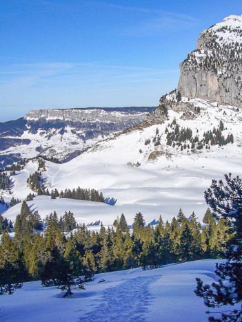 Le Col de l'Alpette, le Mont Granier et le Mont Outheran à l'horizon