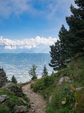 Éclaircie sur le chemin du Col de l'Alpe