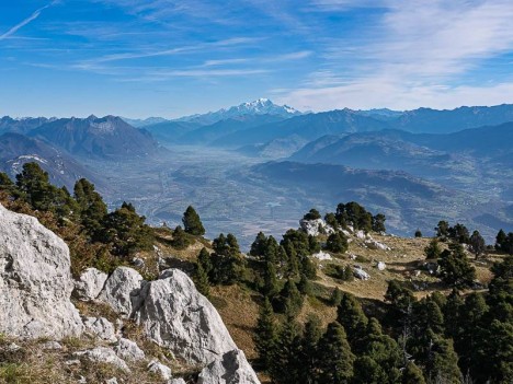 Le Mont Blanc domine l'horizon