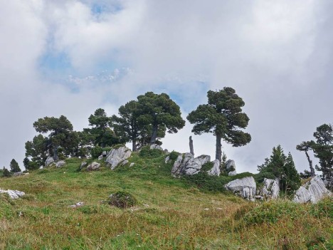 Cumulus sur Belledonne à travers les nuages