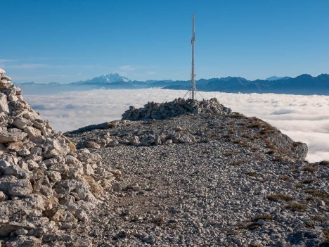 La croix sommitale de la Dent de Crolles