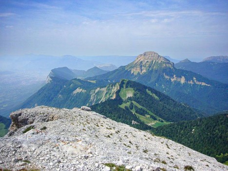 Chamechaude domine la Chartreuse Sud
