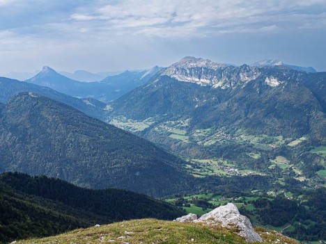 Les Entremonts dominés par le Grand Som