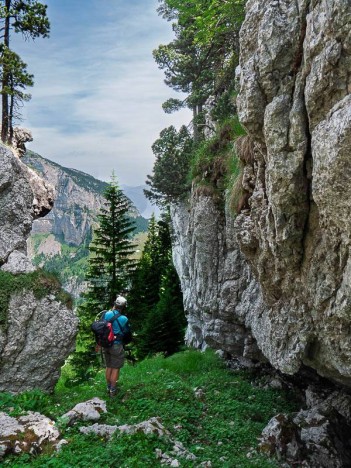 Par le canyon sous le sommet du Pinet