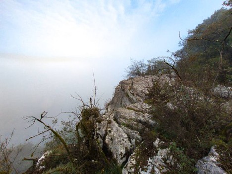 Au bord de l'à-pic des falaises du Golet du Gela