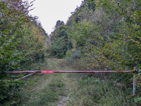 Barrière de la route des anciennes carrières