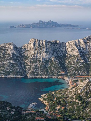 Cabanons de la calanque de Sormiou
