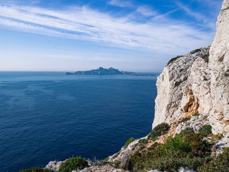 Au Col Luï d'Aï, l'lÎle de Riou