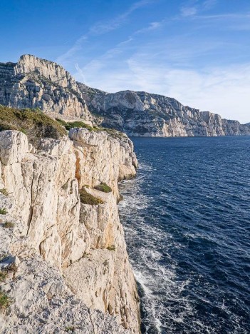 Sur la gauche, la Grande Candelle depuis le Cap Morgiou