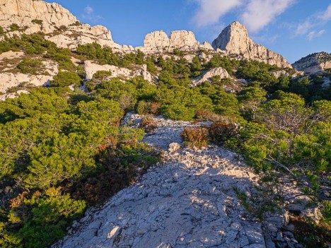 Le Rocher de Saint-Michel depuis le Vallon de la Mounine