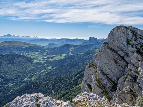 Le Mont Aiguille depuis le sommet des Rochers de la Peyrouse