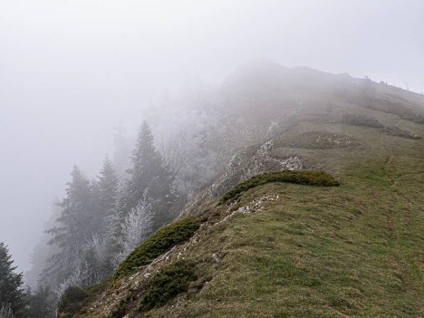 Au débouché sur la crête